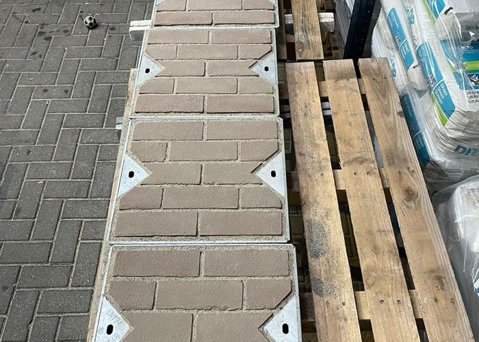 GEMEENTE AMSTERDAM K & L (Kabels en Leidingen) bakken gemaakt voor de gemeente Amsterdam.
